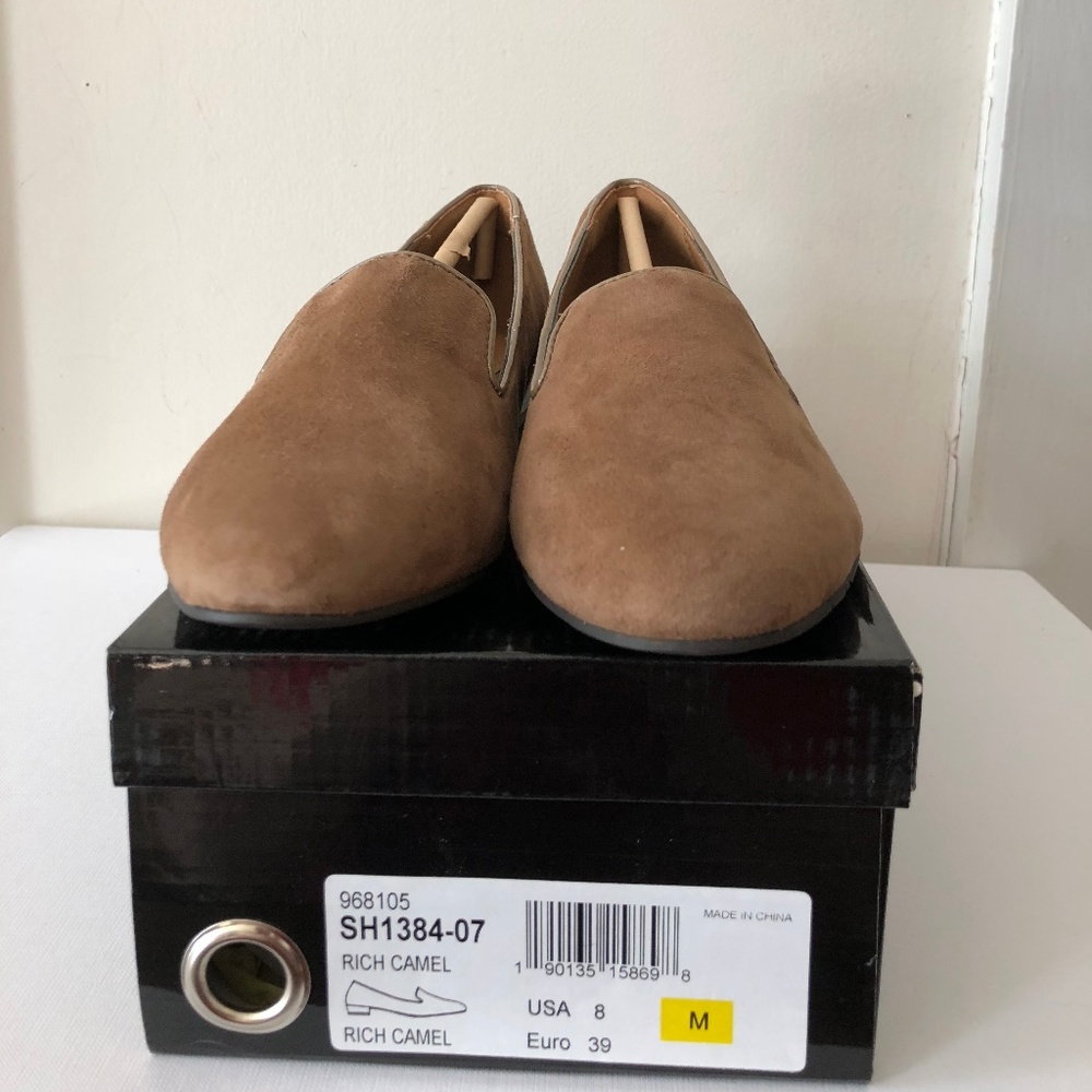 IMAN RICH CAMEL SUEDE FLATS 8M PADED INSOLES 8M